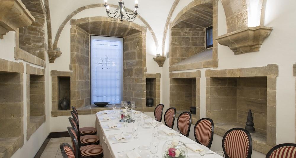 Palacio De Aviles Affiliated By Melia Bagian luar foto The refectory