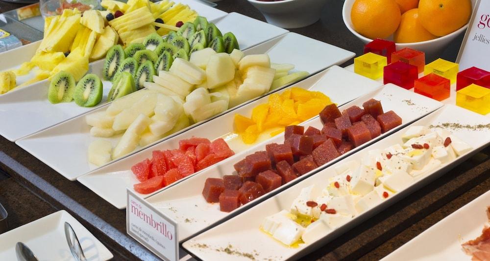 Palacio De Aviles Affiliated By Melia Bagian luar foto Fruit and cheese at a buffet