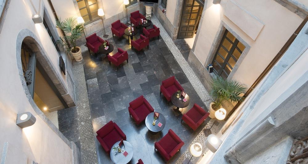Palacio De Aviles Affiliated By Melia Bagian luar foto The lobby of the hotel