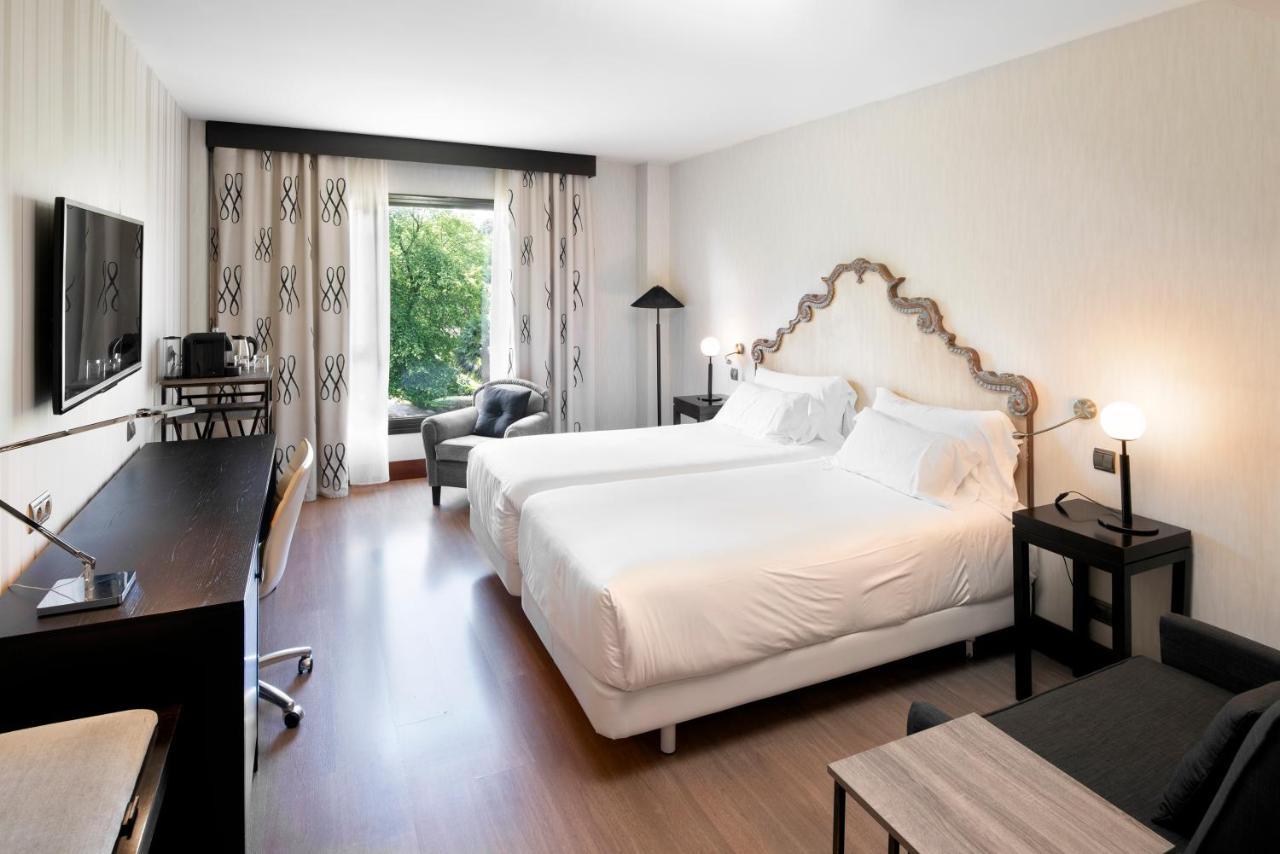 Palacio De Aviles Affiliated By Melia Bagian luar foto Room