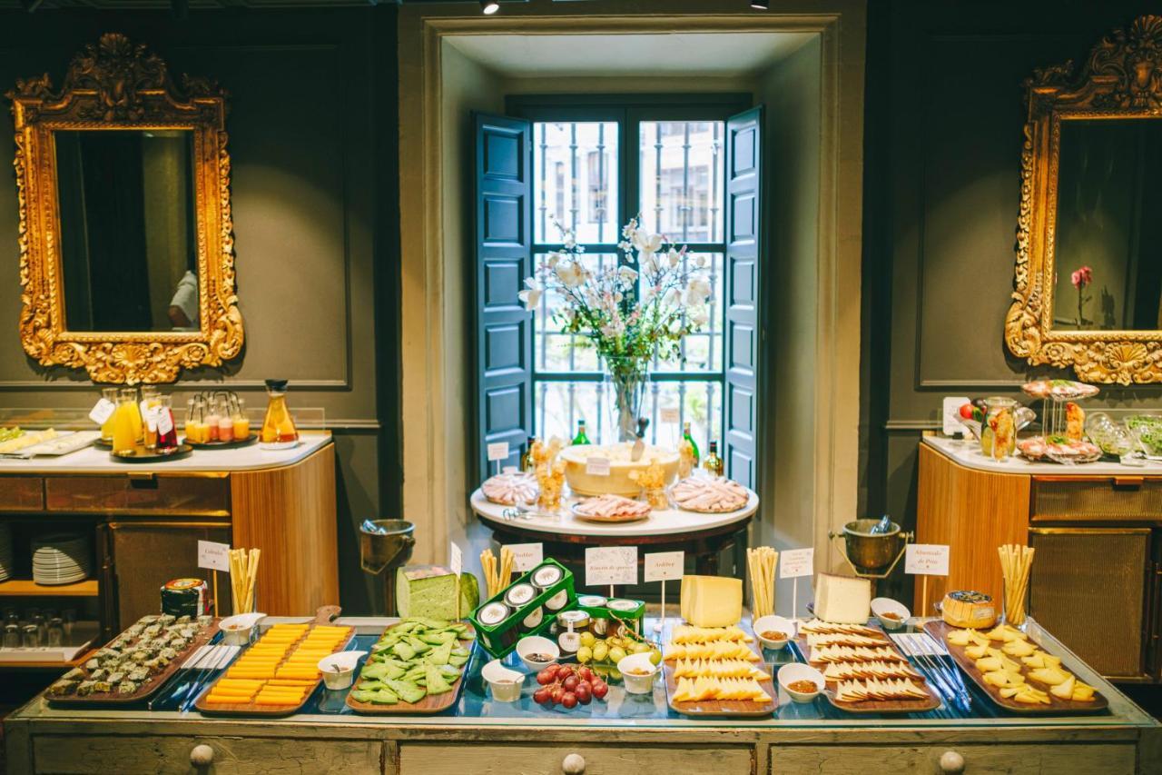 Palacio De Aviles Affiliated By Melia Bagian luar foto A buffet at a hotel