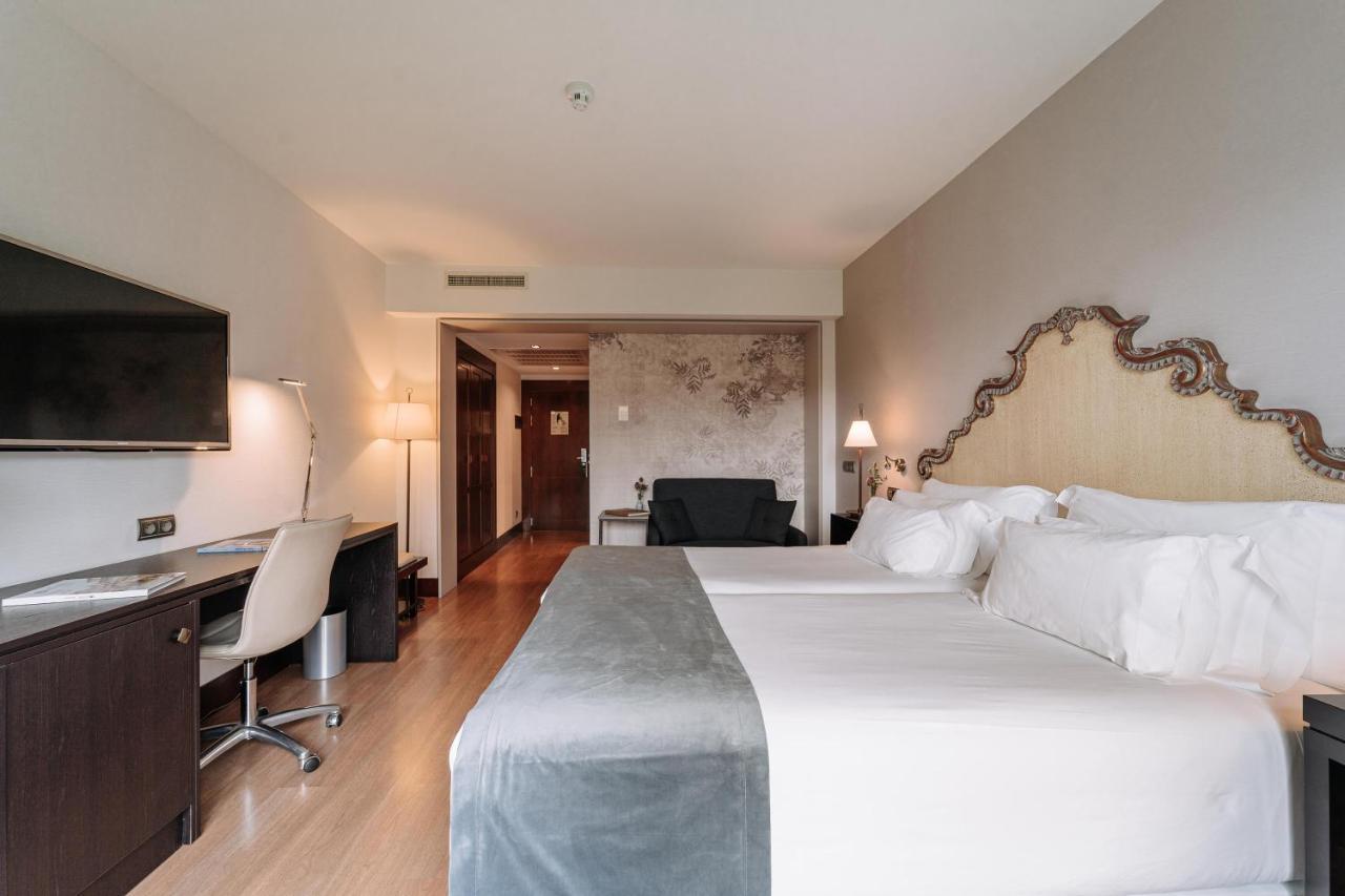 Palacio De Aviles Affiliated By Melia Bagian luar foto A room at the hotel