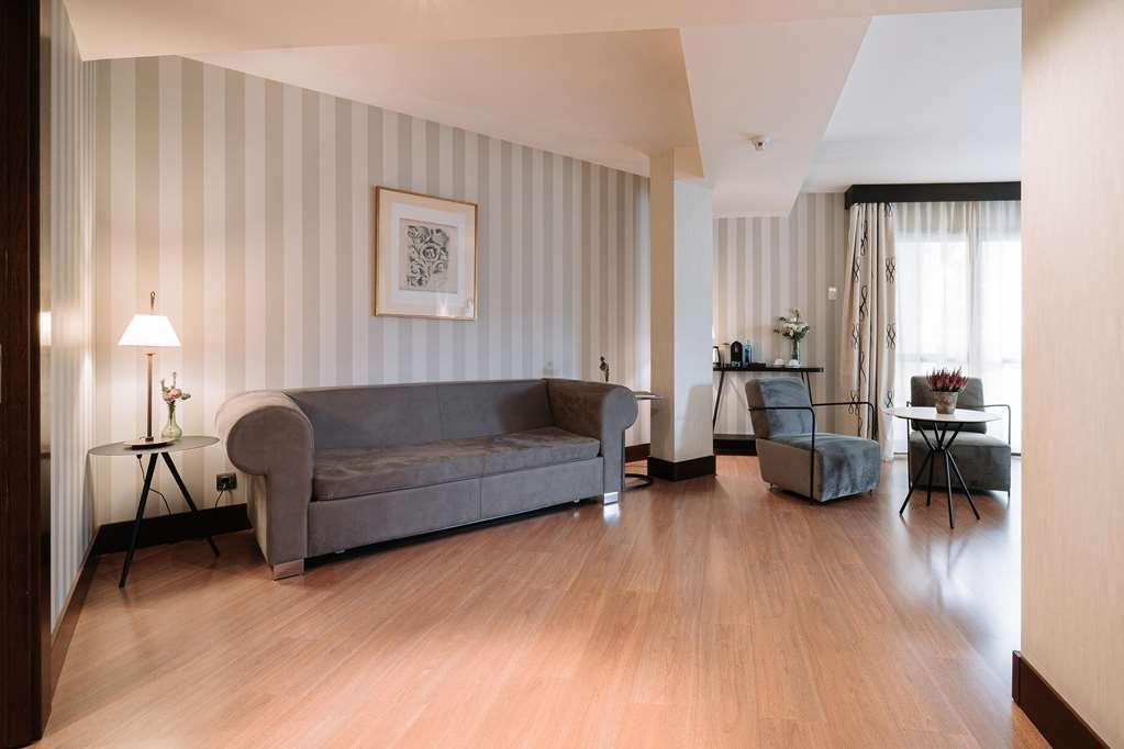 Palacio De Aviles Affiliated By Melia Ruang foto A room at the hotel