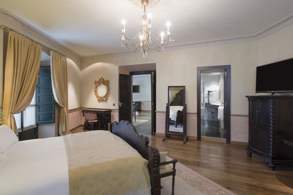 Palacio De Aviles Affiliated By Melia Bagian luar foto A suite at the hotel