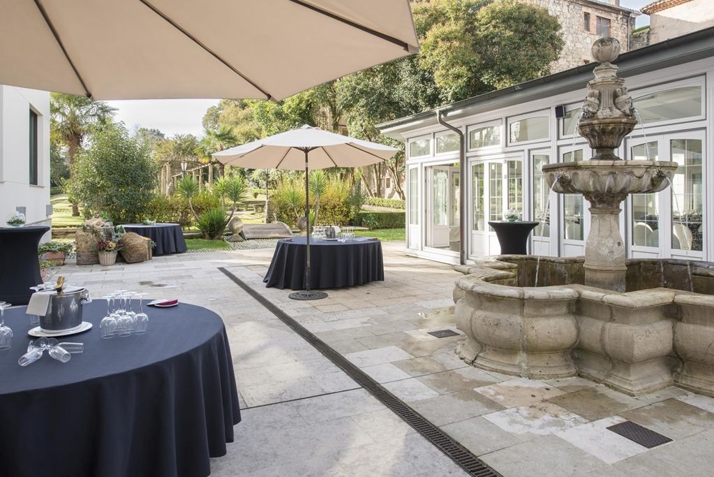 Palacio De Aviles Affiliated By Melia Bagian luar foto The hotel's garden