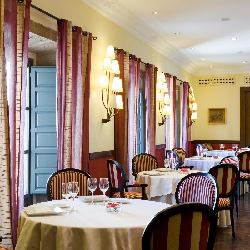 Palacio De Aviles Affiliated By Melia Bagian luar foto Restaurant