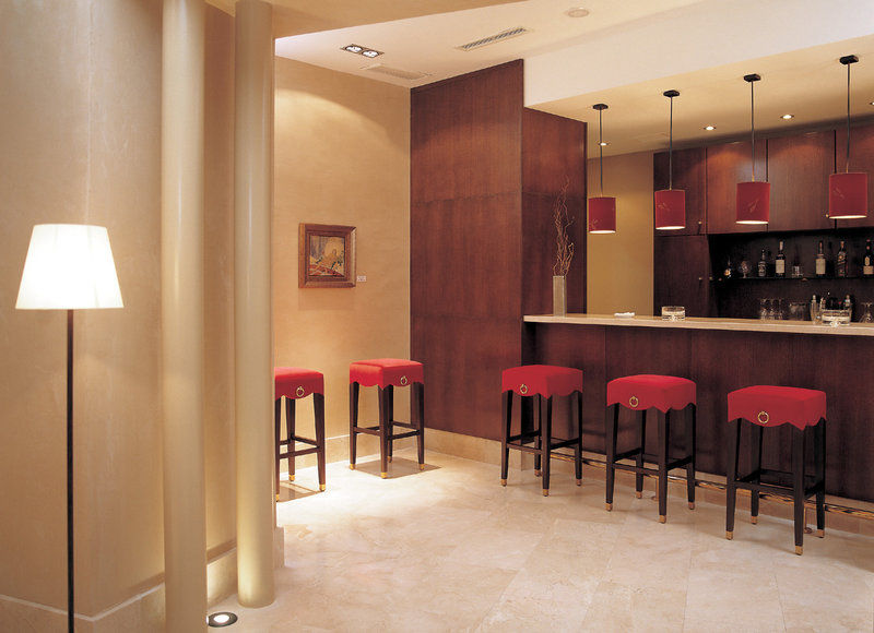 Palacio De Aviles Affiliated By Melia Restoran foto A wet bar